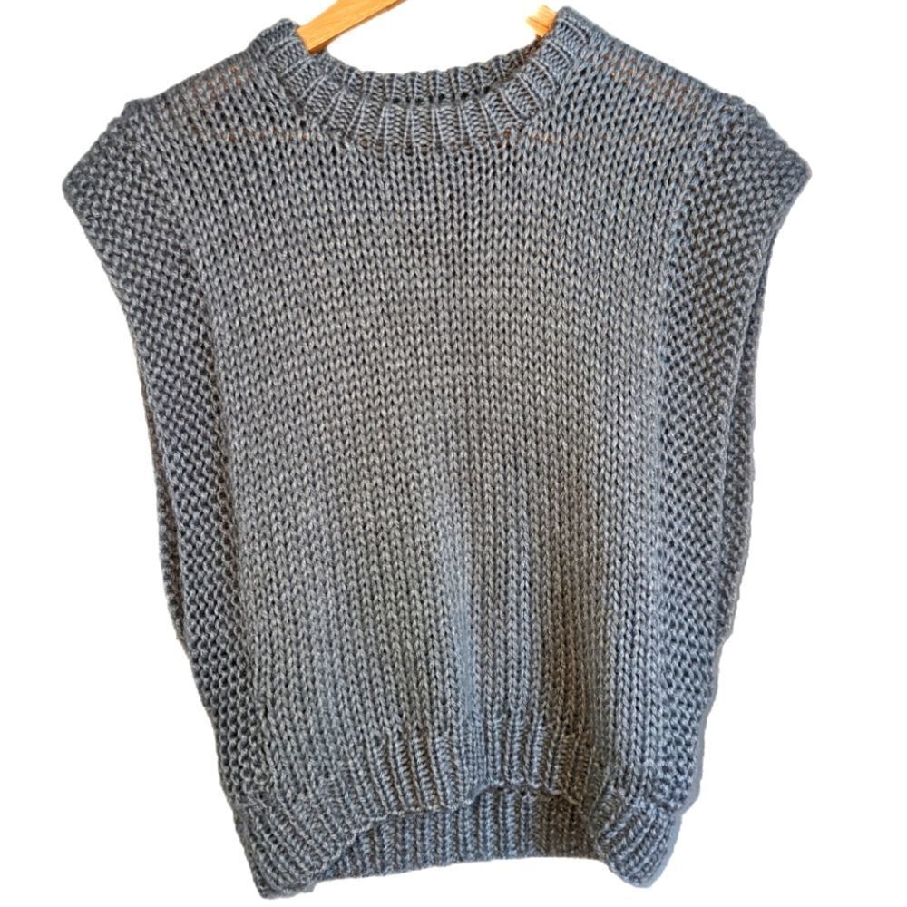 VINTAGE Y2K Grey Chunky Knit Vest Size Large